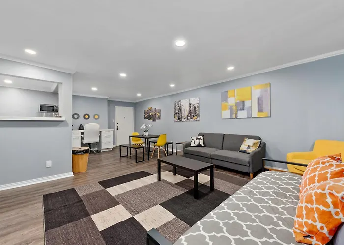 Montrose Modern Gem With Fast Wi-Fi & Free Park Apartment Houston