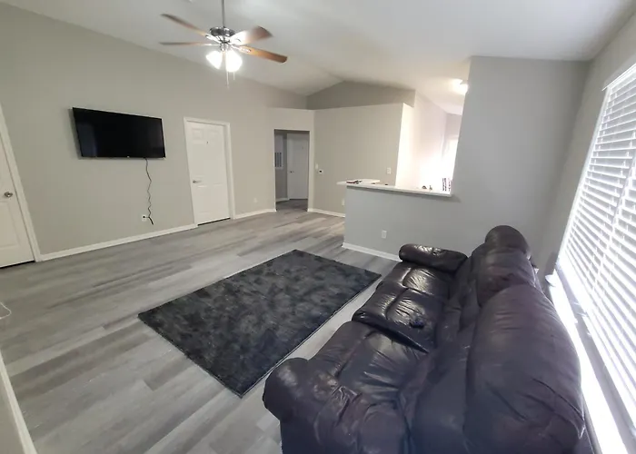Fresh Crashpads 3 Apartment Houston