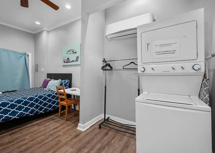 Trendy Montrose 1Br Apartment Houston