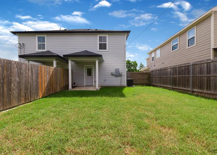 Stylish 2Bedroom Retreat Houston
