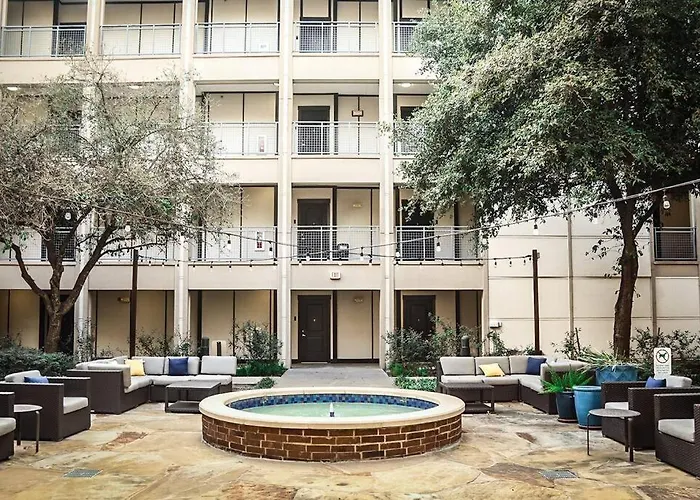 Houston Gem Walk To Dine & Shop Apartment