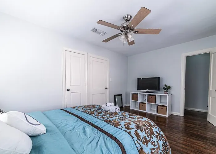 Beautiful 2Br 2Ba Montrose Home Houston
