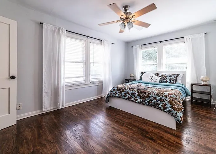 Beautiful 2Br 2Ba Montrose Home Houston