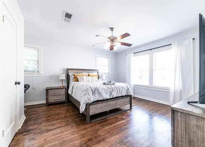 Beautiful 2Br 2Ba Montrose Home Houston
