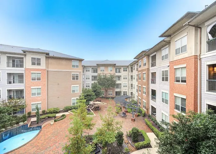 Prestige Retreat With Wi-Fi, Pool, Parking, Pets Ok Apartment Houston