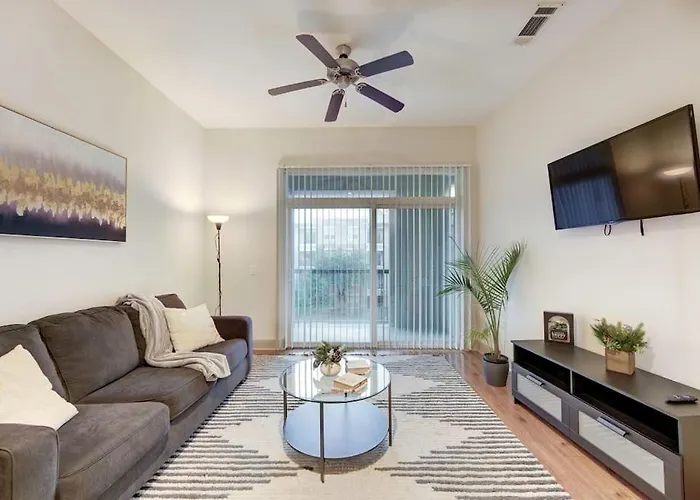 Prestige Retreat With Wi-Fi, Pool, Parking, Pets Ok Apartment Houston