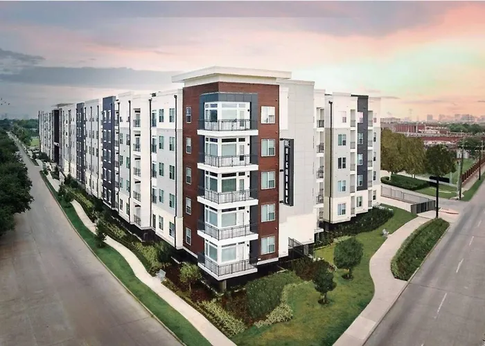 Luxurious 1 Bedroom W Pool & Patio Ingalleria Area Houston