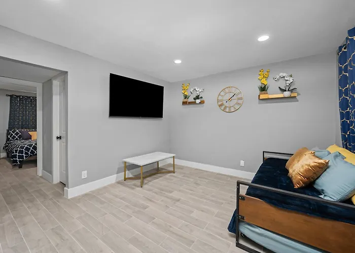 Comfy 2Br In Prime Spot With Free Parking And Pool Apartment Houston