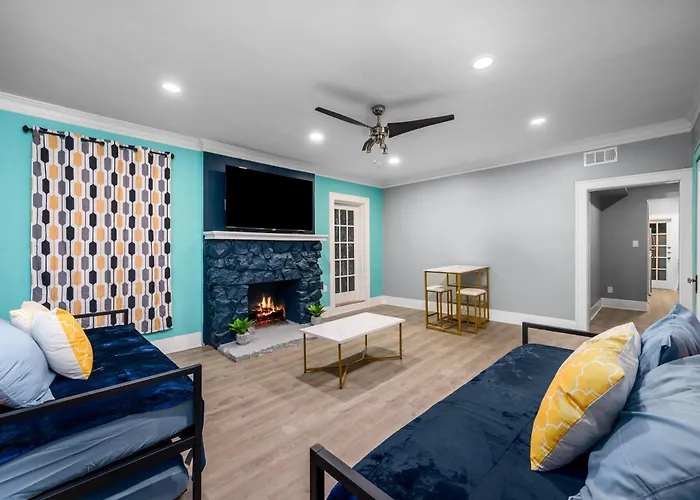 Cozy Retreat In Midtown With Convenient Parking Apartment Houston