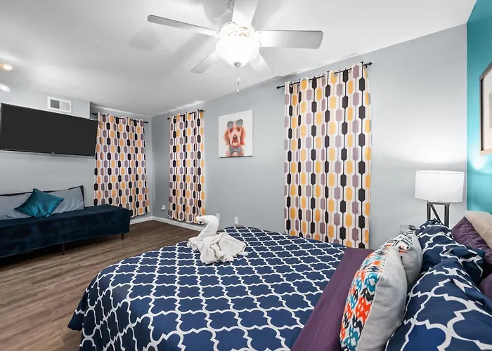 Charming Houston Studio Apt With Free Parking