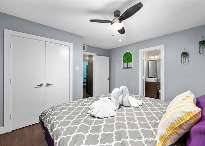 Chic 1Br Stay With King Bed And Free Park Houston