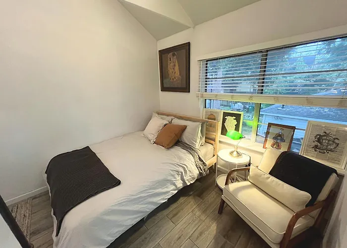 Entire Loft In Montrose District, Houston, Texas Apartment