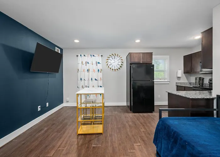 Cozy Sanctuary Near Medcenter, Uh And Nrg Apartment Houston
