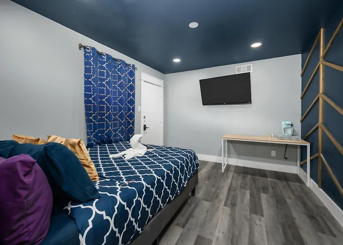 Cozy Studio Escape Near Montrose Houston