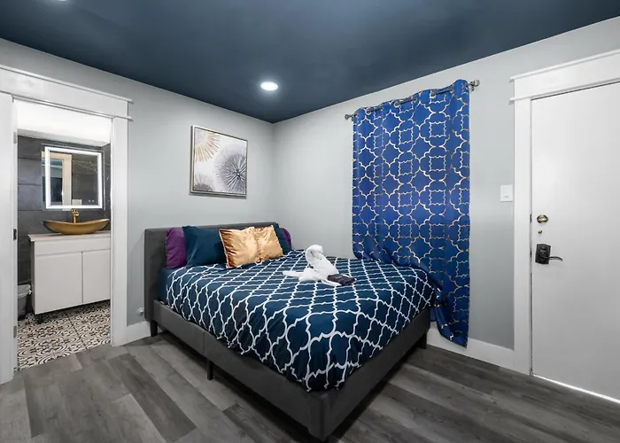 Cozy Studio Escape Near Montrose Houston