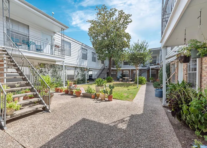 Cozy Studio Escape Near Montrose Houston