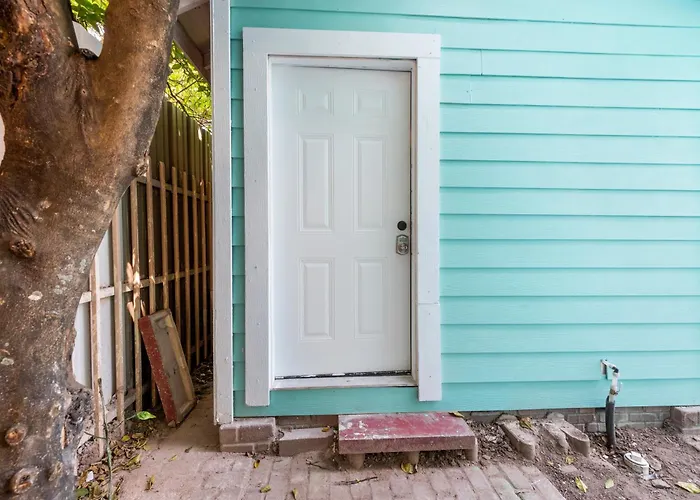 Tiny & Chic Heights Hideaway With Free Parking Apartment Houston