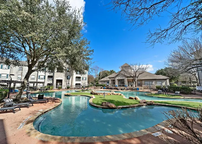 Houston Lakeside Living