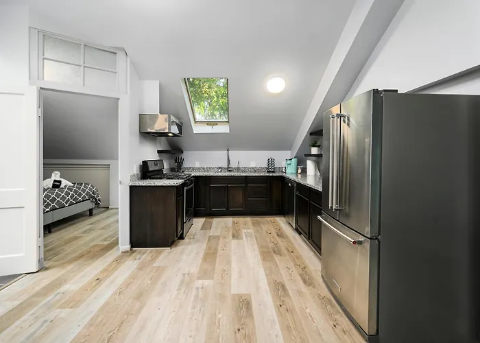Cozy & Spacious Montrose Retreat With 3Br Near Houston Attractions
