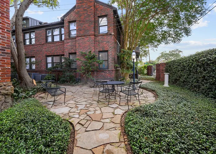 Cozy & Spacious Montrose Retreat With 3Br Near Houston Attractions