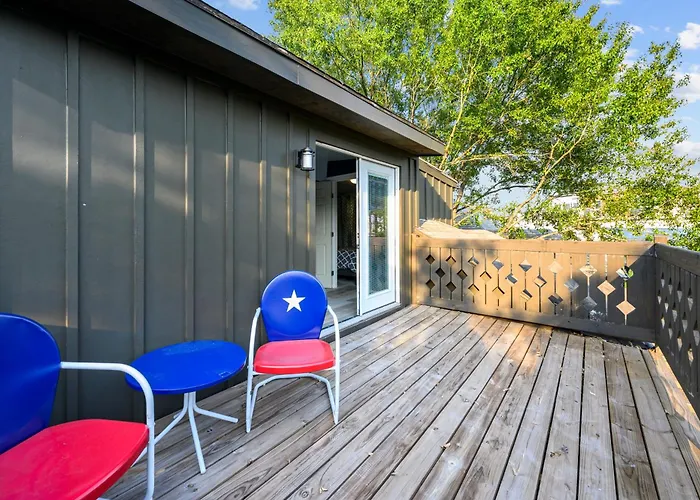 Cozy & Spacious Montrose Retreat With 3Br Near Houston Attractions