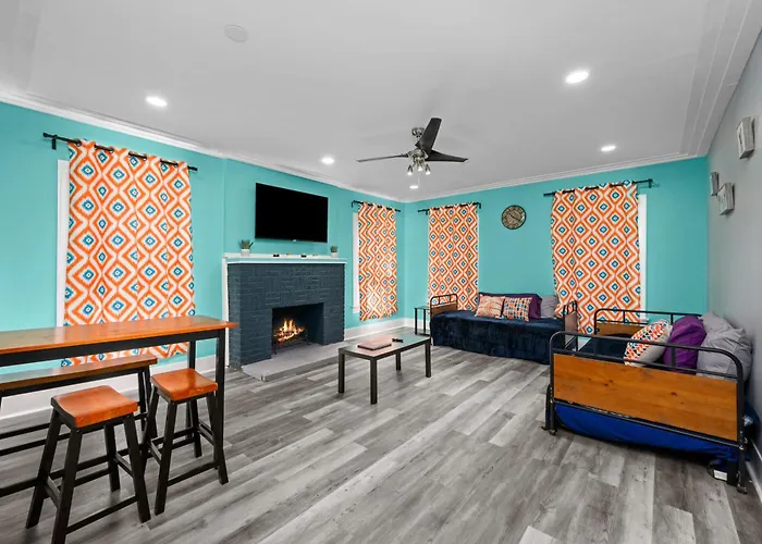 Spacious Montrose Apartment Close To Downtown Houston