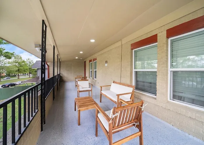 Mediterranean Villa #5 At East Downtown Houston