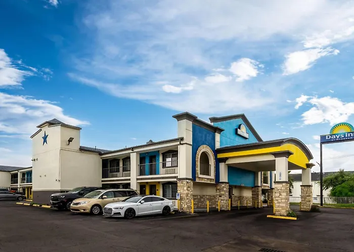 Days Inn By Wyndham Houston East