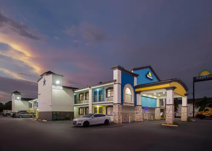 Days Inn By Wyndham Houston East