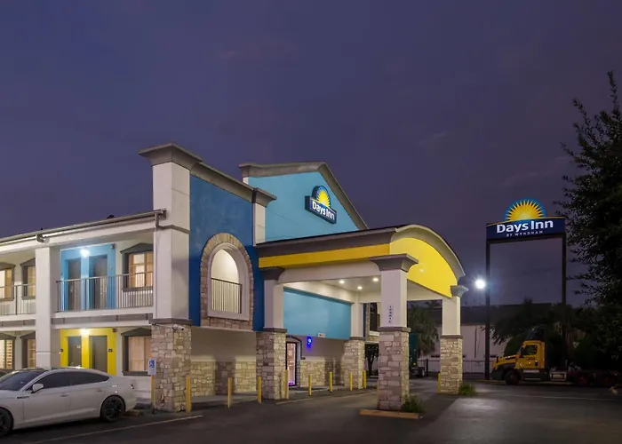 Days Inn By Wyndham Houston East