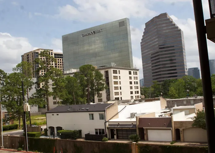 Luxury Skyline Escape French Touch Near Galleria Houston
