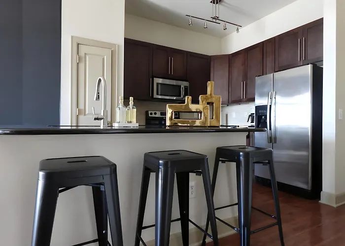 The Downtown Nook -Houston Loft - Free Garage Parking - Ev Station Apartment