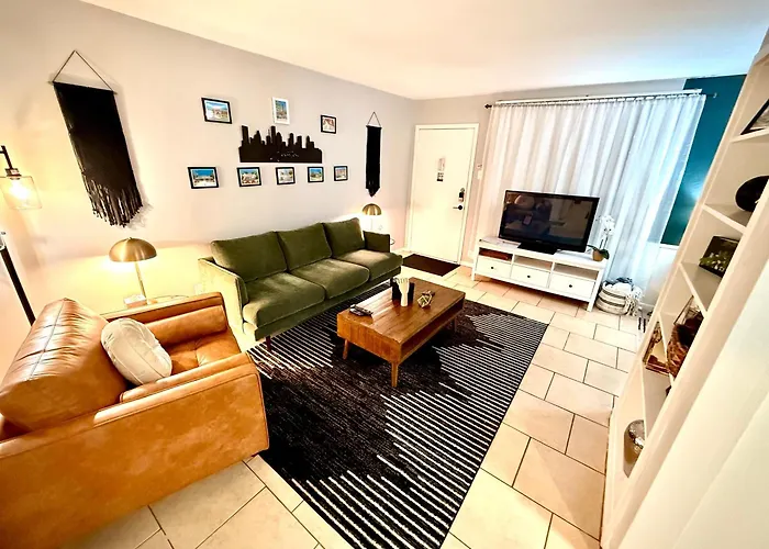 Pristine Full Sized Montrose Apartment Half Block To Menil Museum Houston