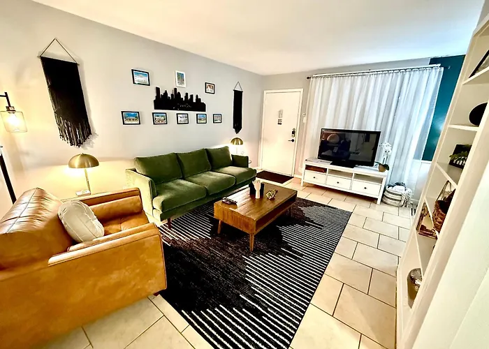 Pristine Full Sized Montrose Apartment Half Block To Menil Museum Houston
