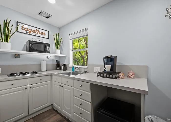 Bohemian Loft Near River Oaks And Greenway Plaza Houston