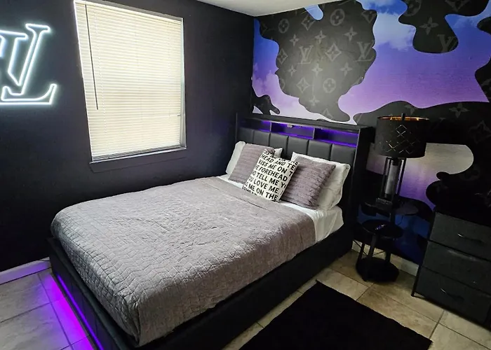 The Gawdy Den With Fast Wifi 2 Minutes From Downtown Houston! Apartment