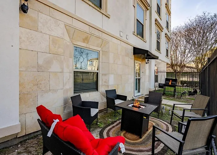 Fireside Double Kings Midtown Luxe Suite Houston