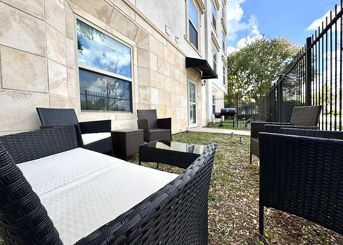 Fireside Double Kings Midtown Luxe Suite Houston