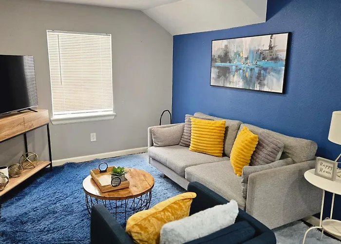 Super Cozy 2 Bedroom With Fast Wifi And Queen Bed Close To Downtown Houston!!