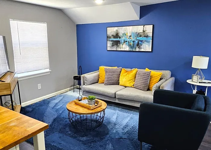 Super Cozy 2 Bedroom With Fast Wifi And Queen Bed Close To Downtown Houston!!