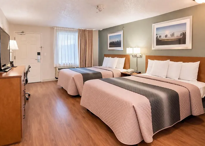 Hometowne Studios By Red Roof Houston - West Oaks - Energy Corridor