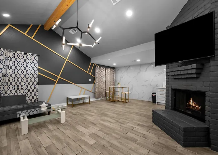 Spacious Galleria Apartment With Free Park Houston