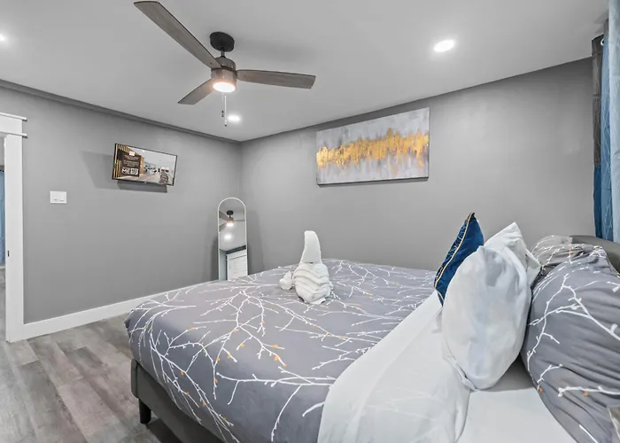 Classy And Chic 2Br Home Near Galleria Houston
