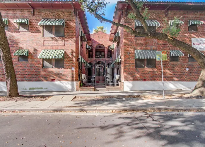 Cute Downtown Stay Near Toyota Center & Midtown Houston