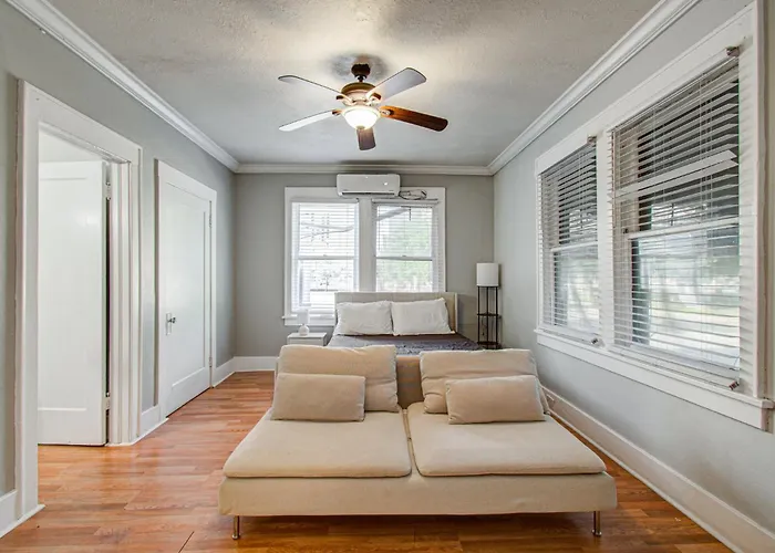 Cute Downtown Stay Near Toyota Center & Midtown Houston