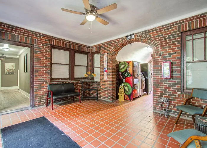 Cute Downtown Stay Near Toyota Center & Midtown Houston