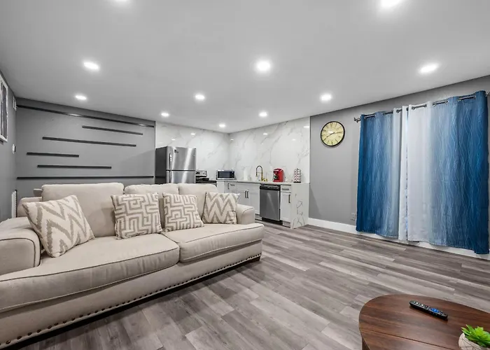 Charming Getaway In Houston Heights Apartment