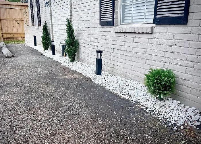 Pristine Full Sized Montrose Apartment Half Block To Menil Museum Houston