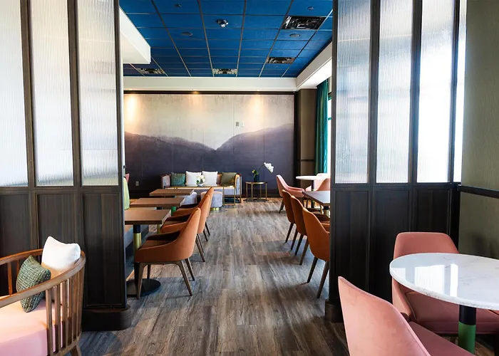 Blossom Hotel Houston, Curio Collection By Hilton