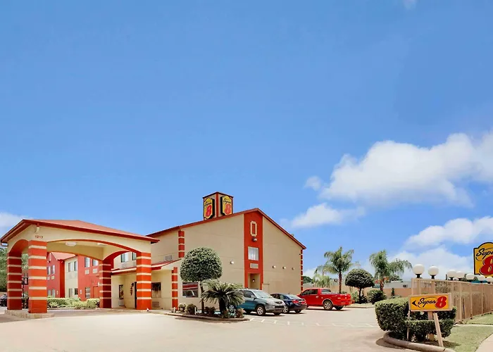 Super 8 By Wyndham Houston/I-10/Federal Road Hotel